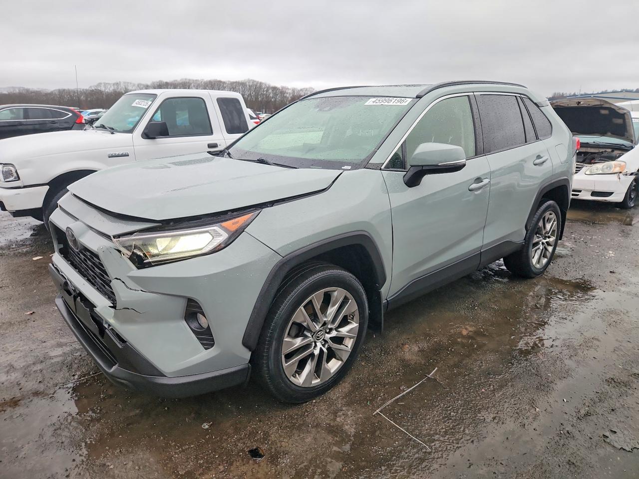 Salvage Toyota RAV4 Image