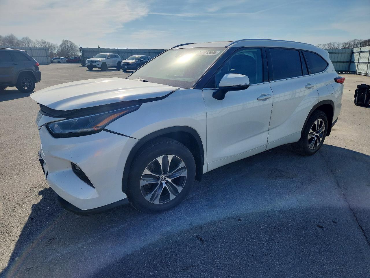 Salvage Toyota Highlander Image