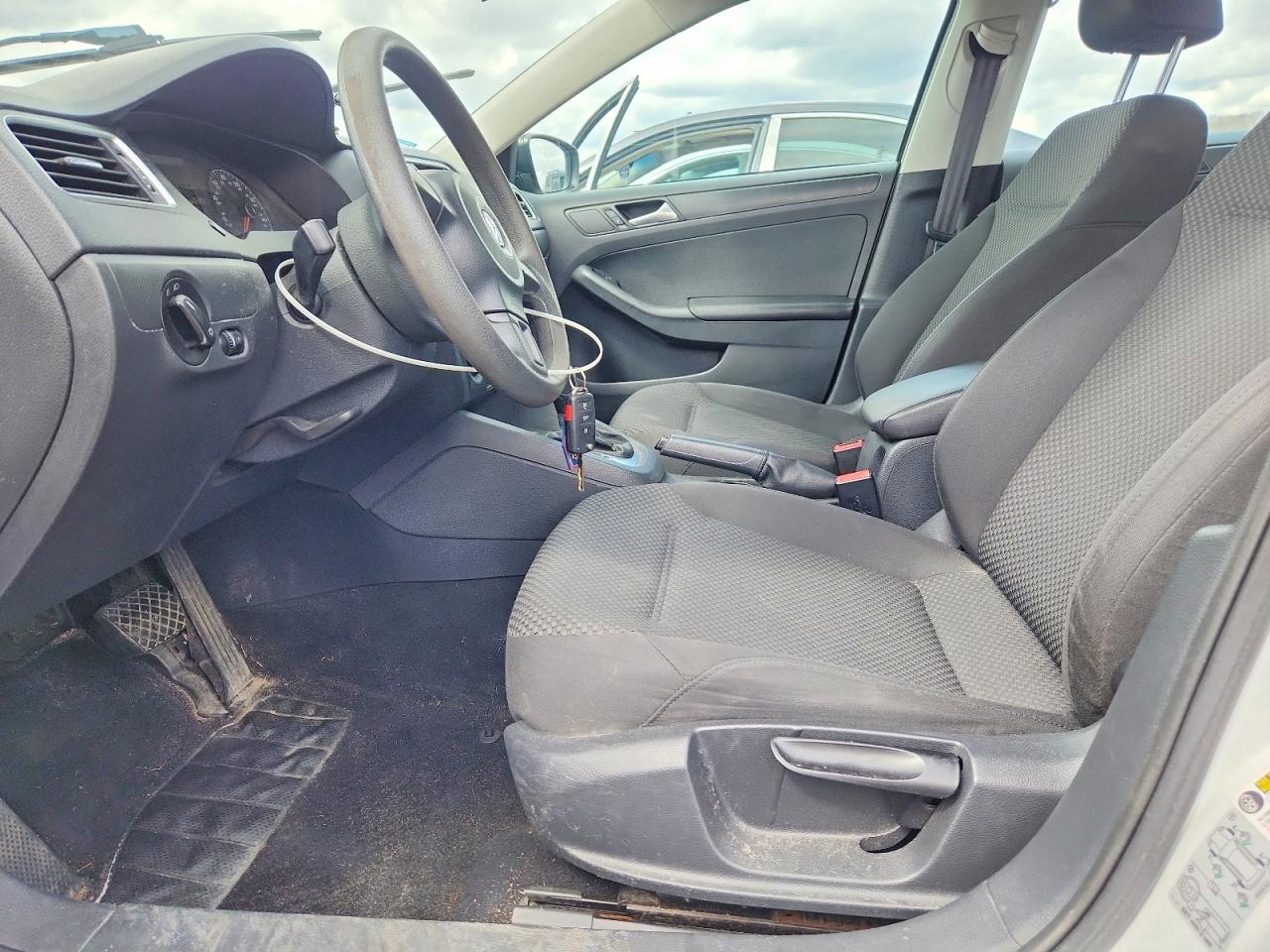 Volkswagen Jetta Base