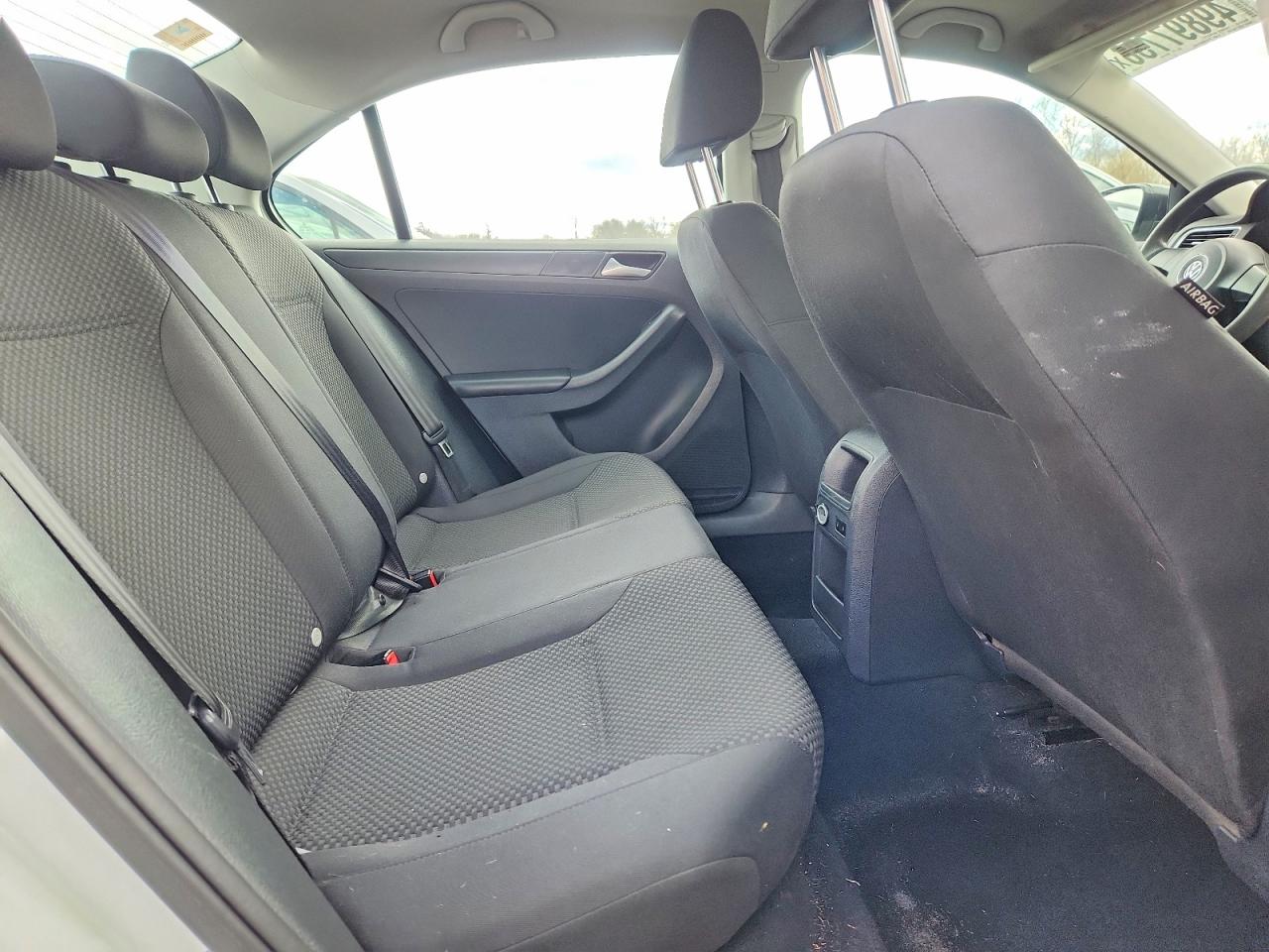 Volkswagen Jetta Base