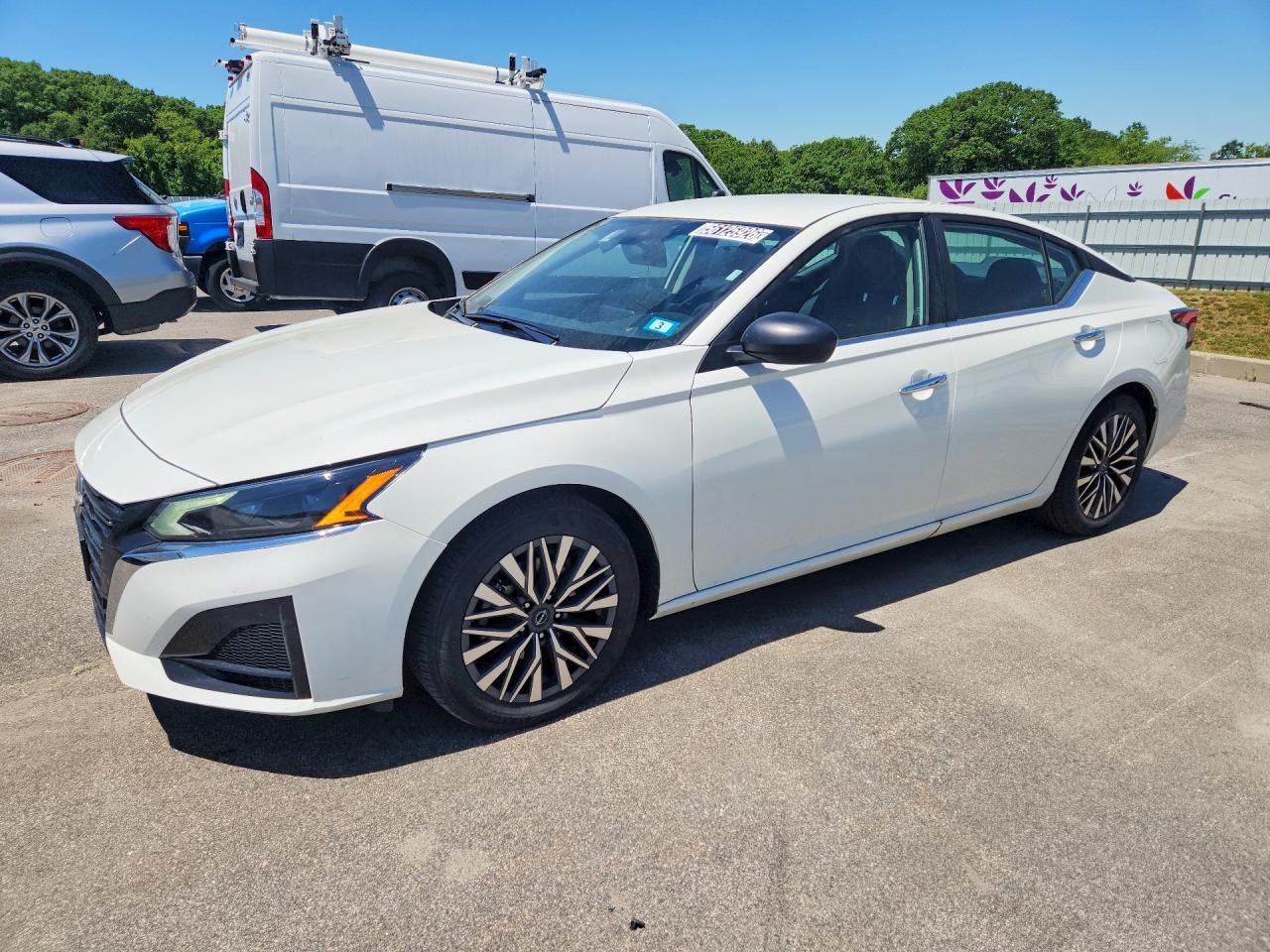 Salvage Nissan Altima Image