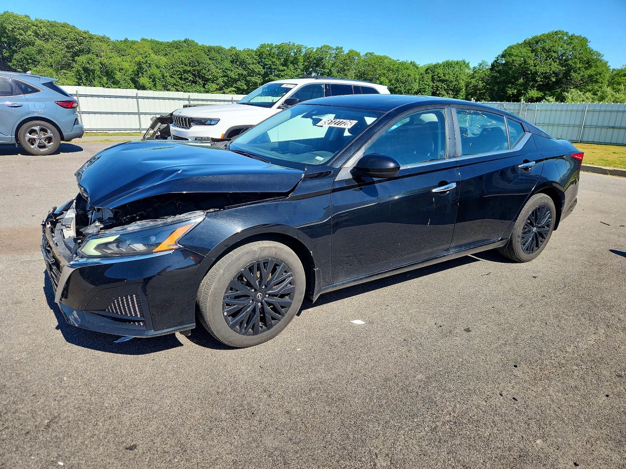 Salvage Nissan Altima Image