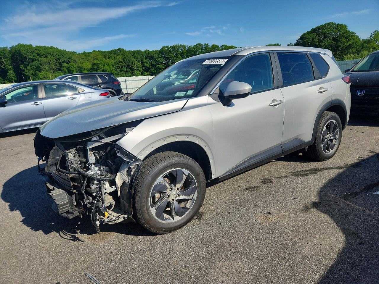 Salvage Nissan Rogue Image
