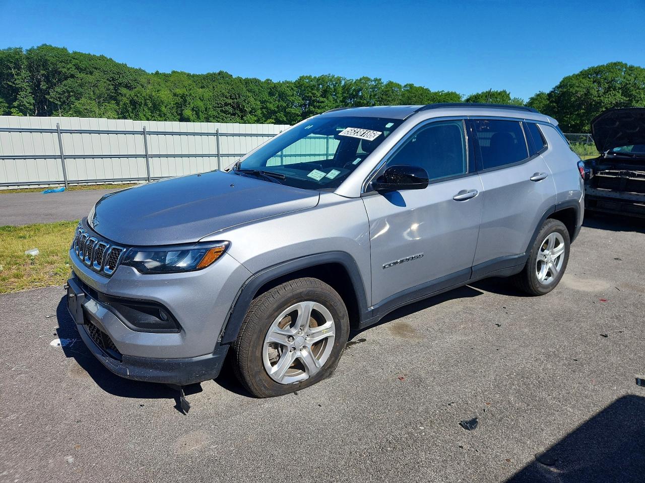 Salvage Jeep Compass Image