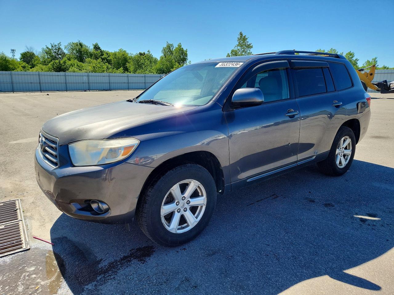 Salvage Toyota Highlander Image