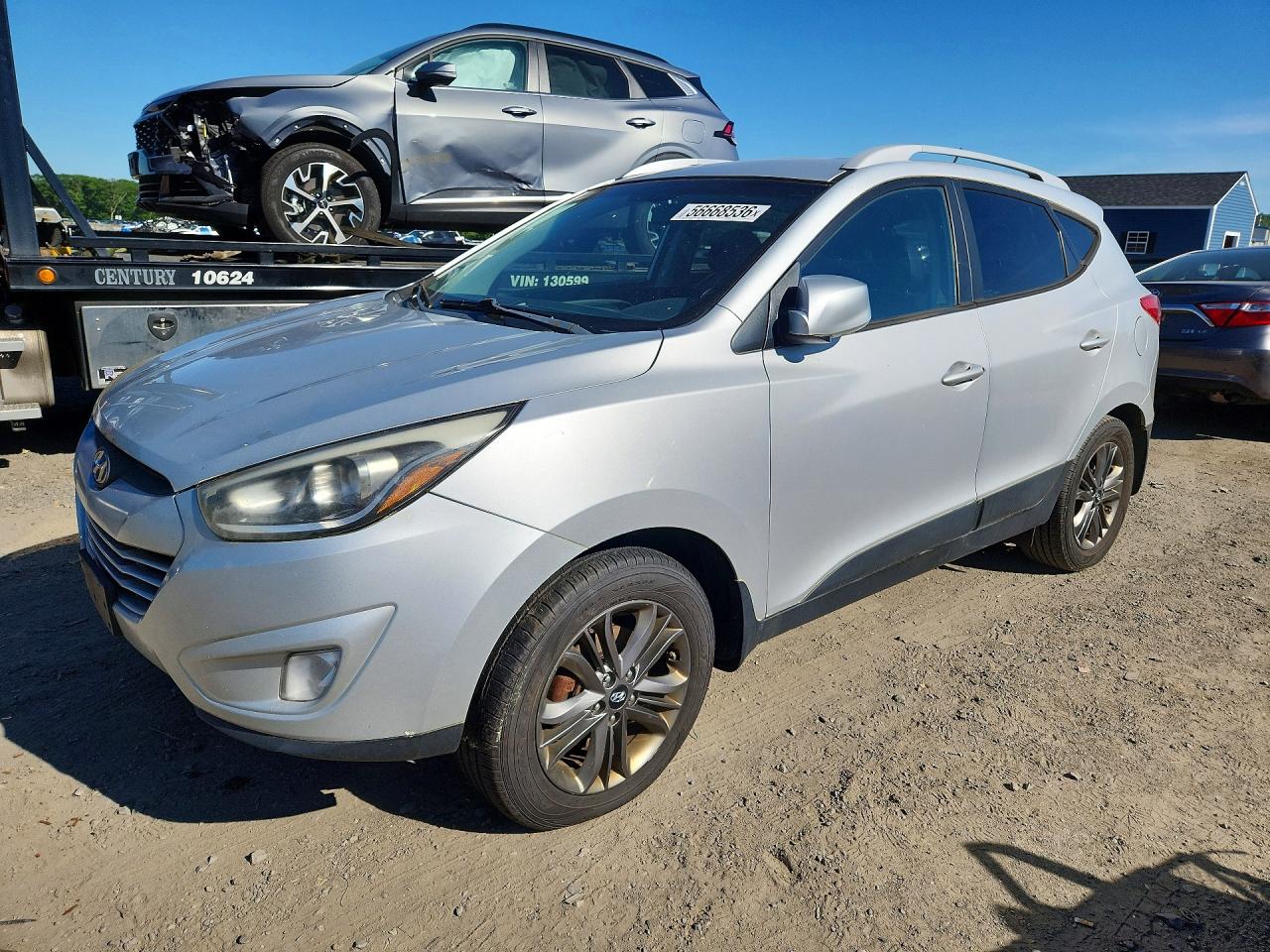 Salvage Hyundai TUCSON Image