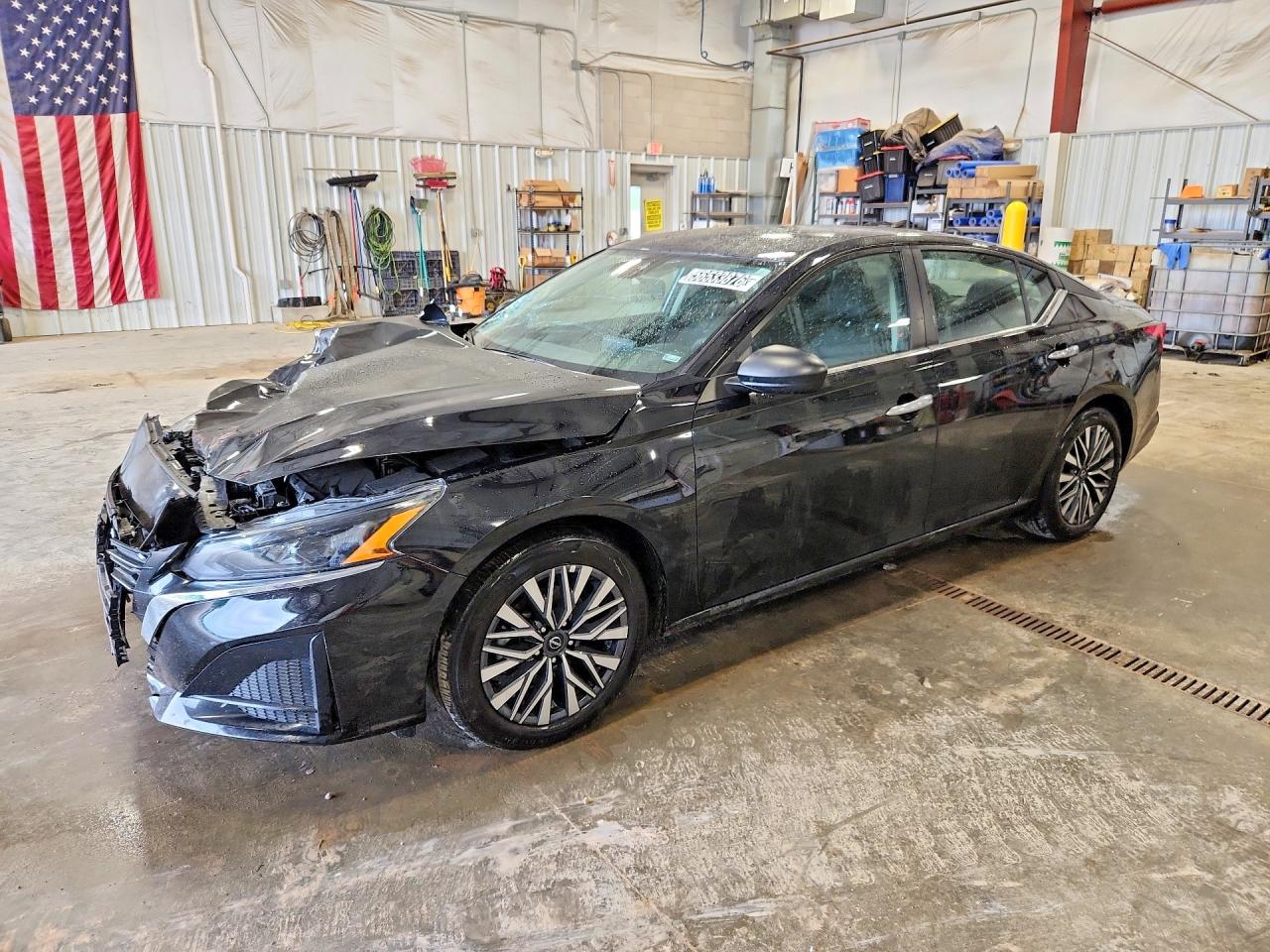 Salvage Nissan Altima Image