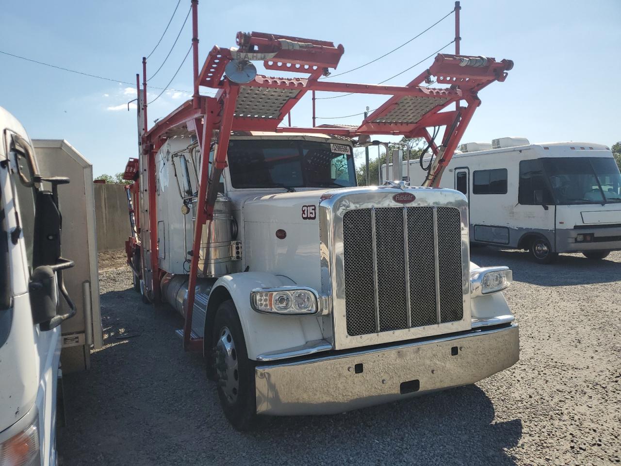 Salvage Peterbilt 389 Image