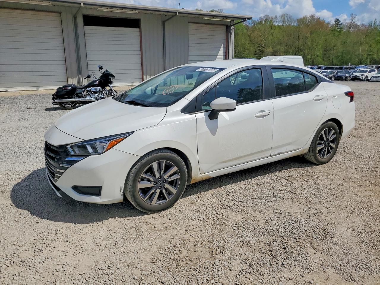 Salvage Nissan Versa Image