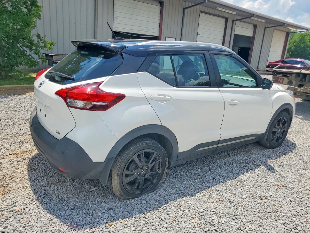 Nissan Kicks Sr
