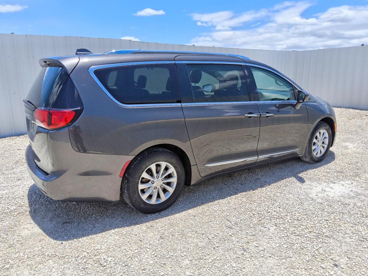 Chrysler Pacifica Touring L