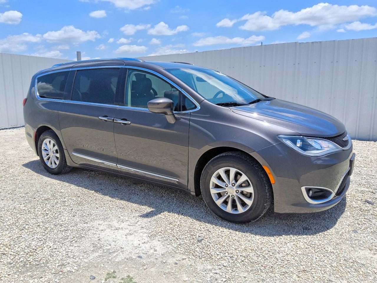 Chrysler Pacifica Touring L