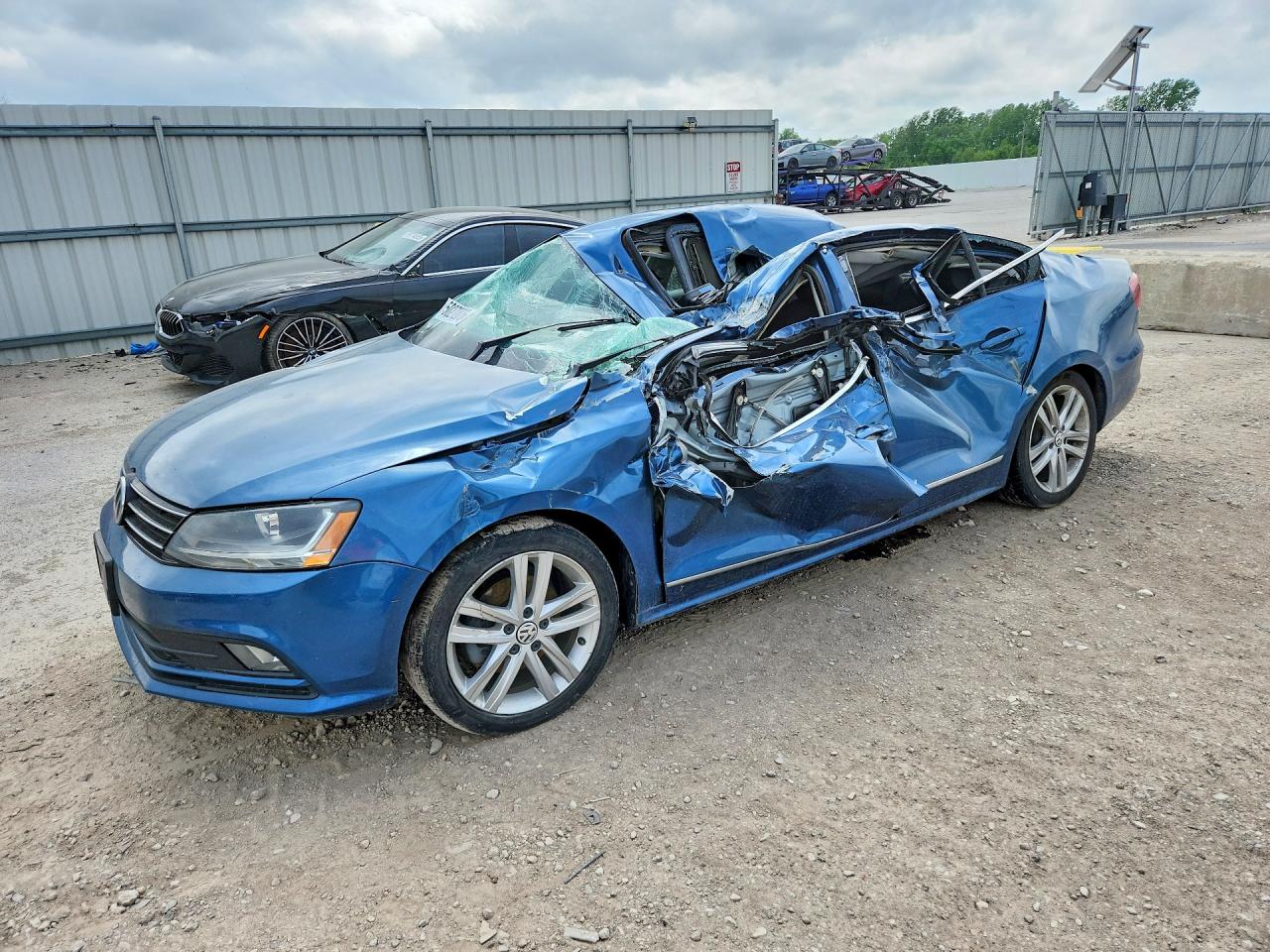 Salvage Volkswagen Jetta Image