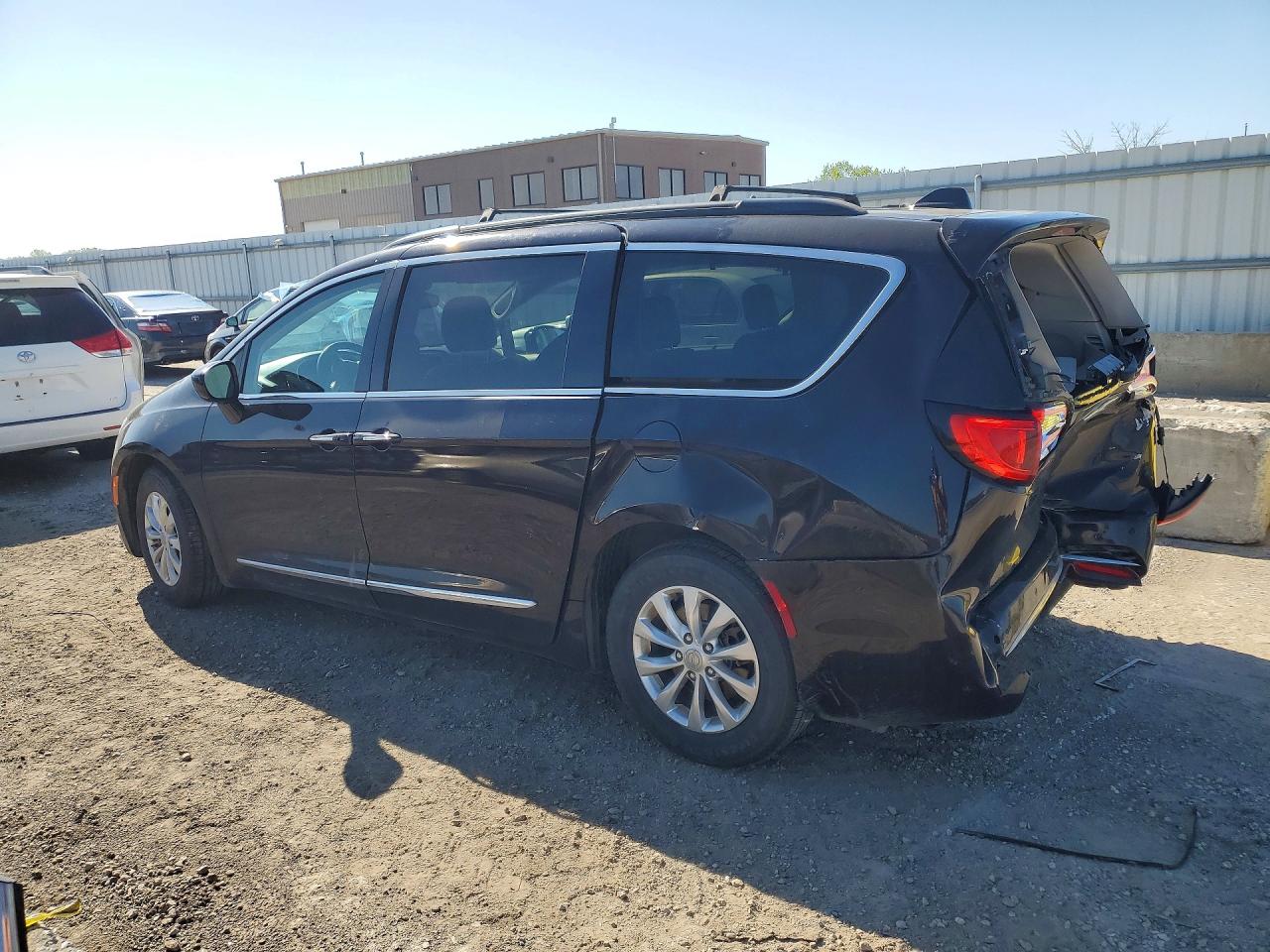 Chrysler Pacifica Touring L