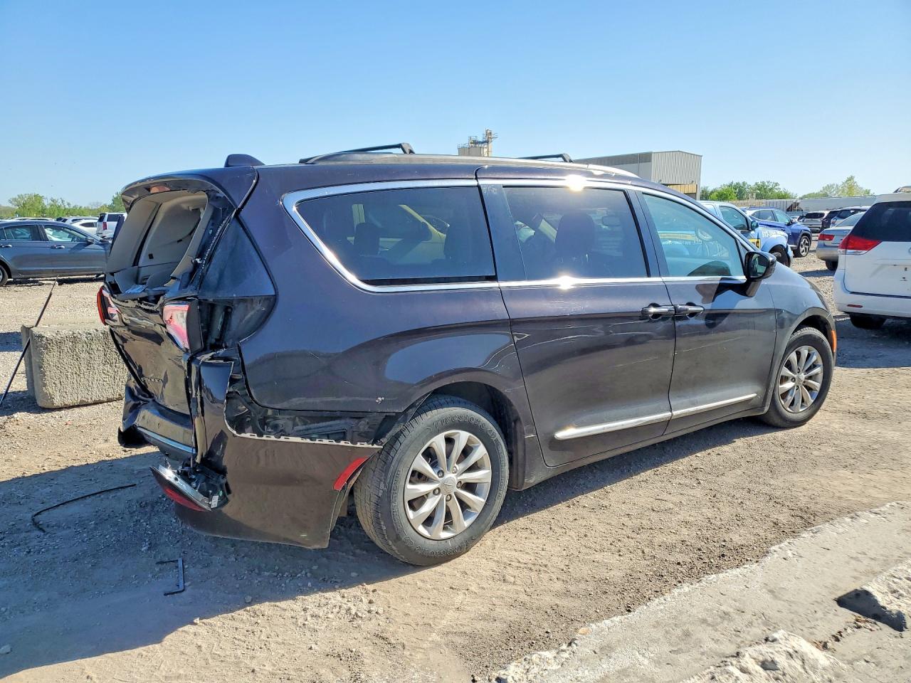 Chrysler Pacifica Touring L