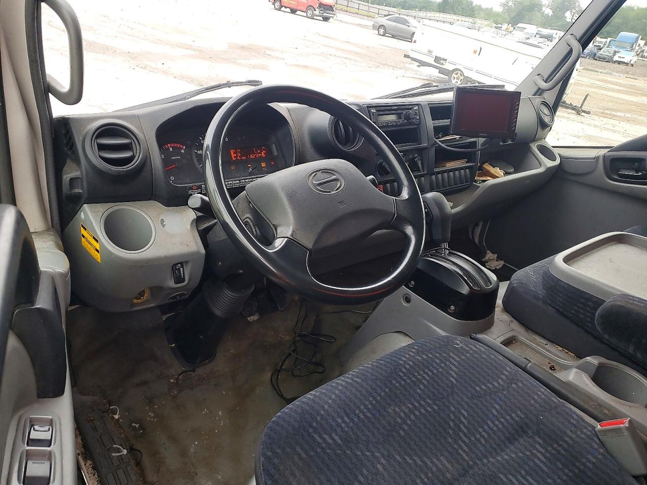 Hino 195