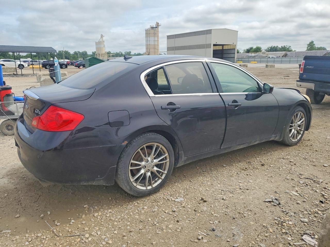 INFINITI G37 X