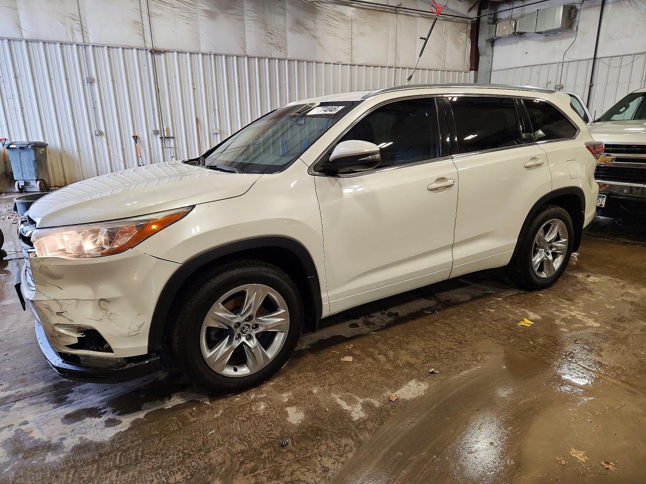 Salvage Toyota Highlander Image