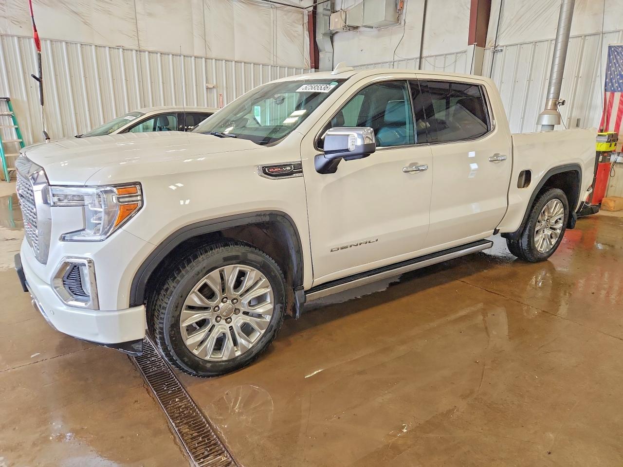 Salvage GMC Sierra Image