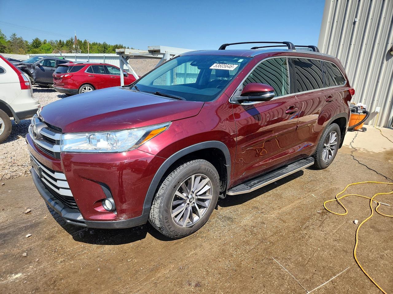 Salvage Toyota Highlander Image