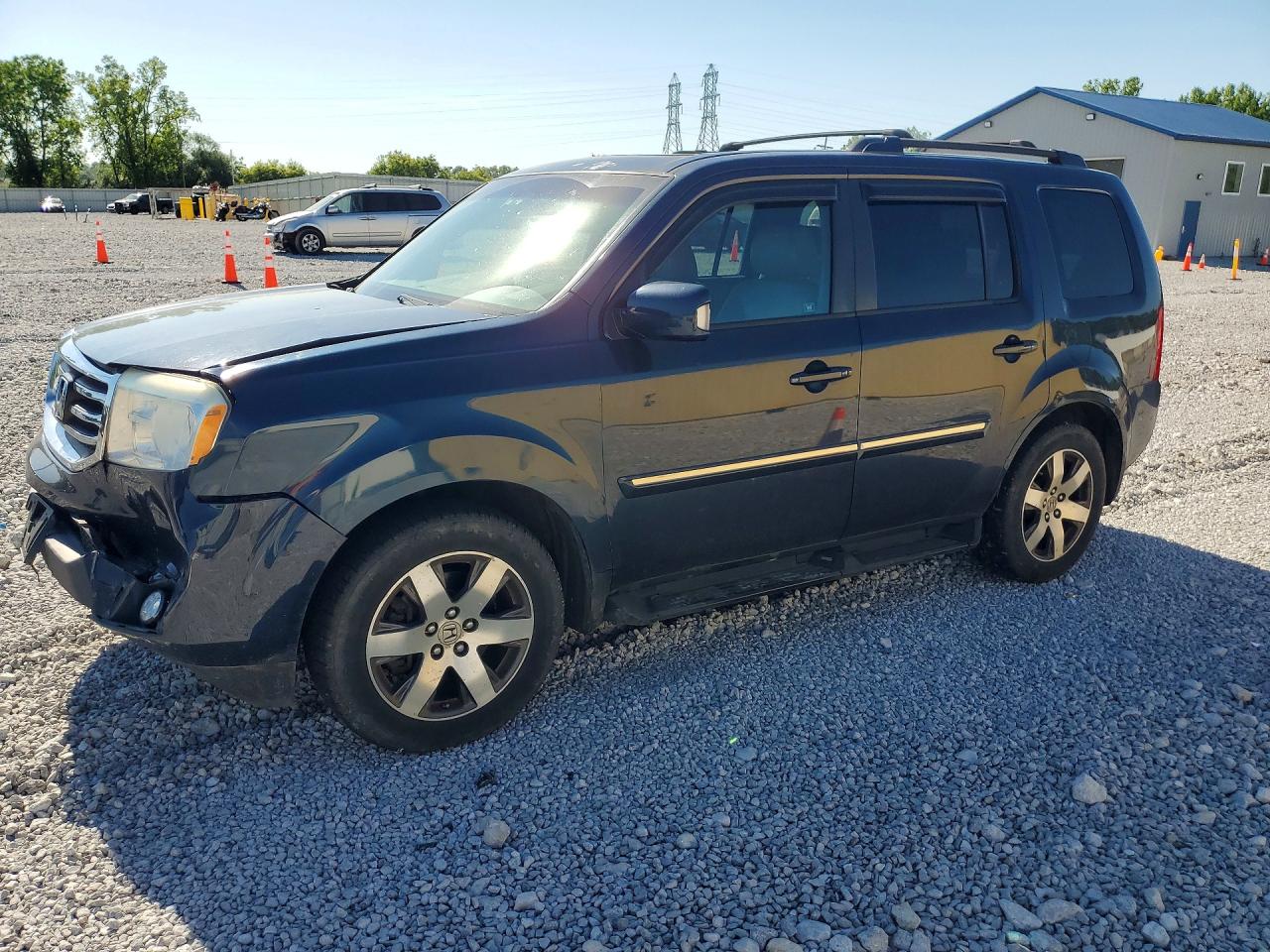 Salvage Honda Pilot Image