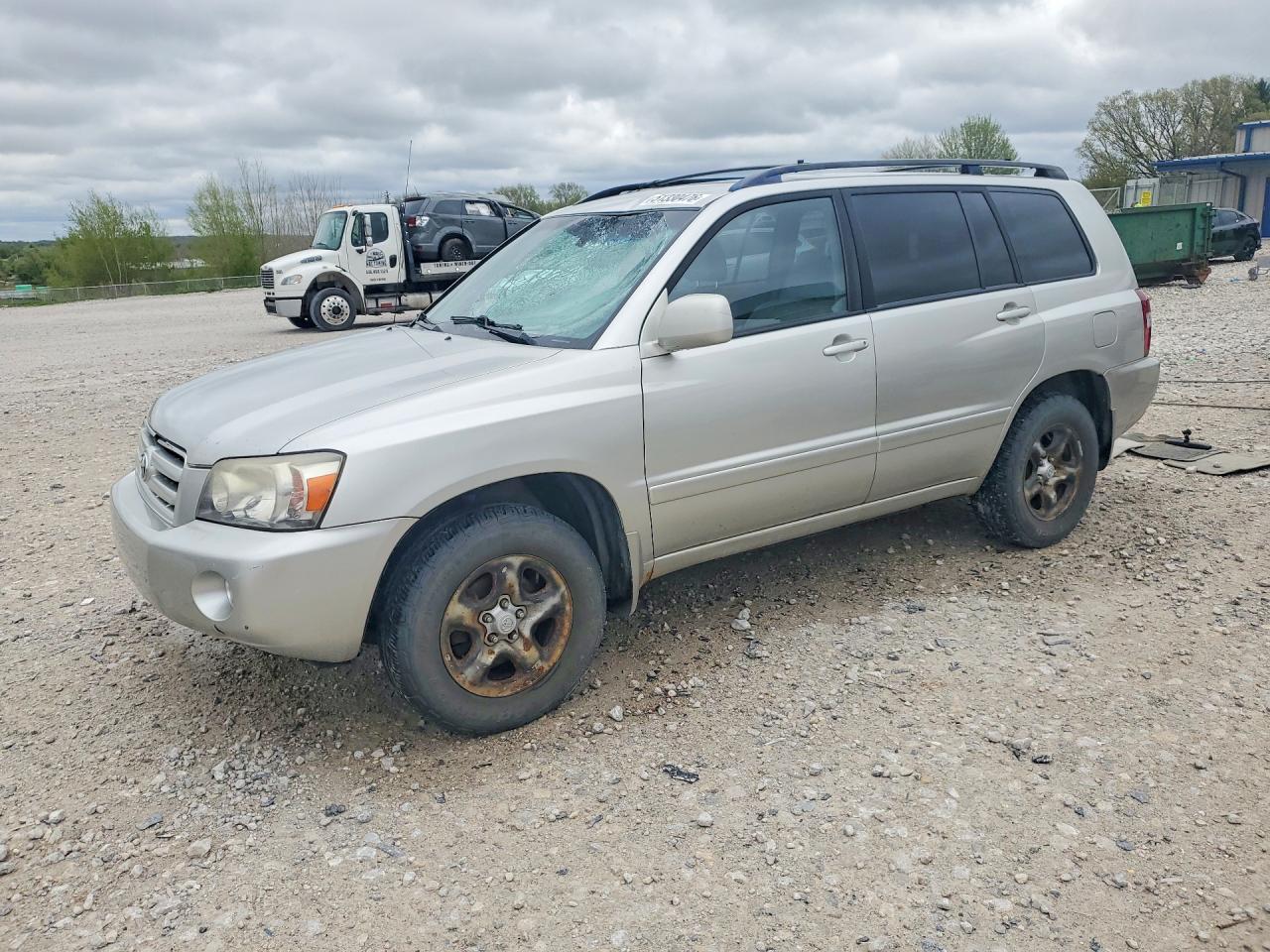Salvage Toyota Highlander Image