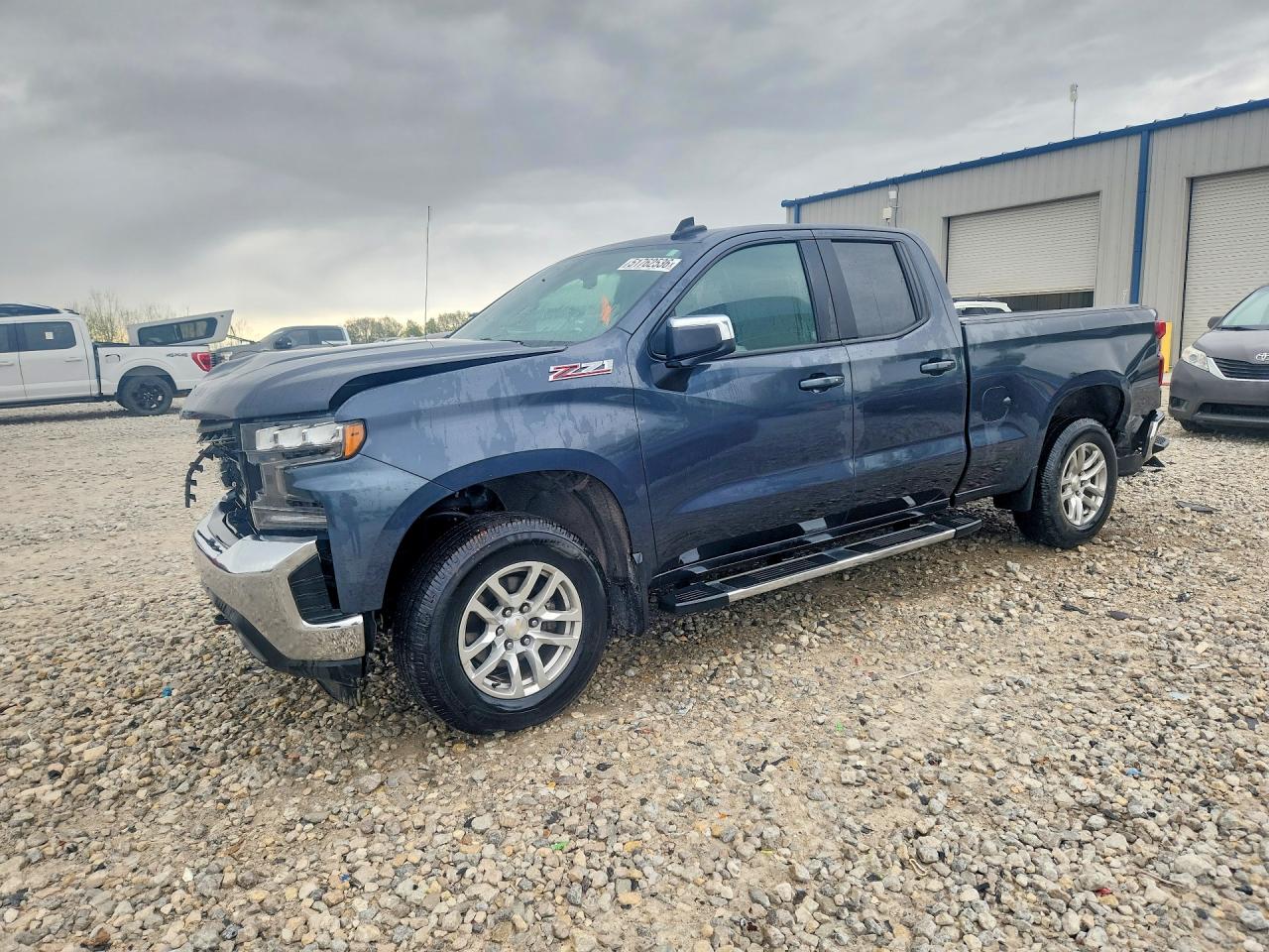 Salvage Chevrolet Silverado Image
