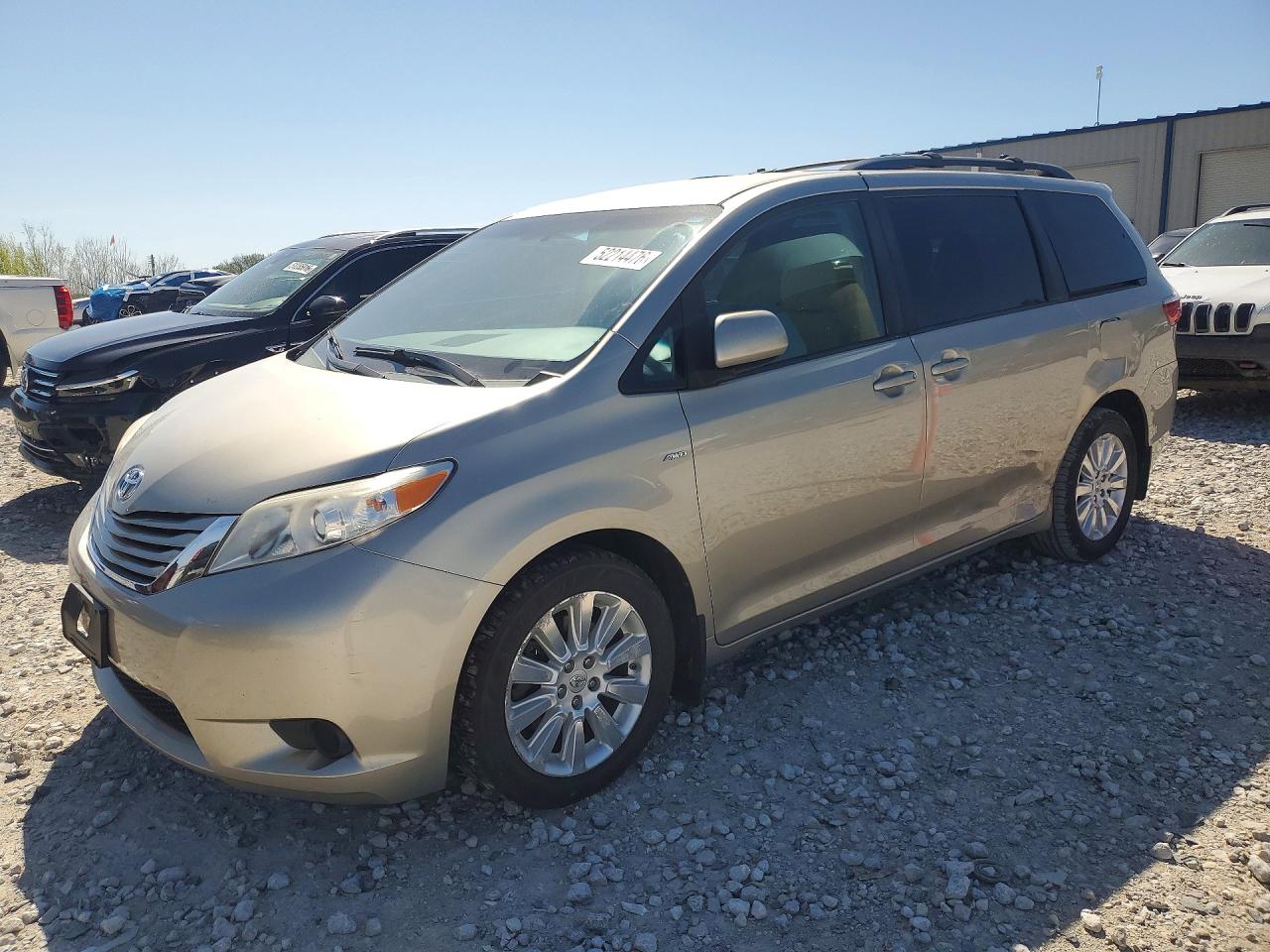 Salvage Toyota Sienna Image