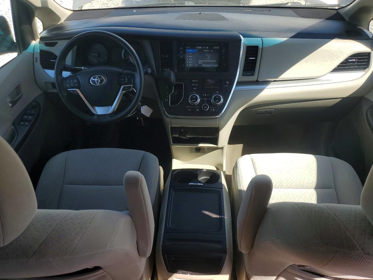 Toyota Sienna Le