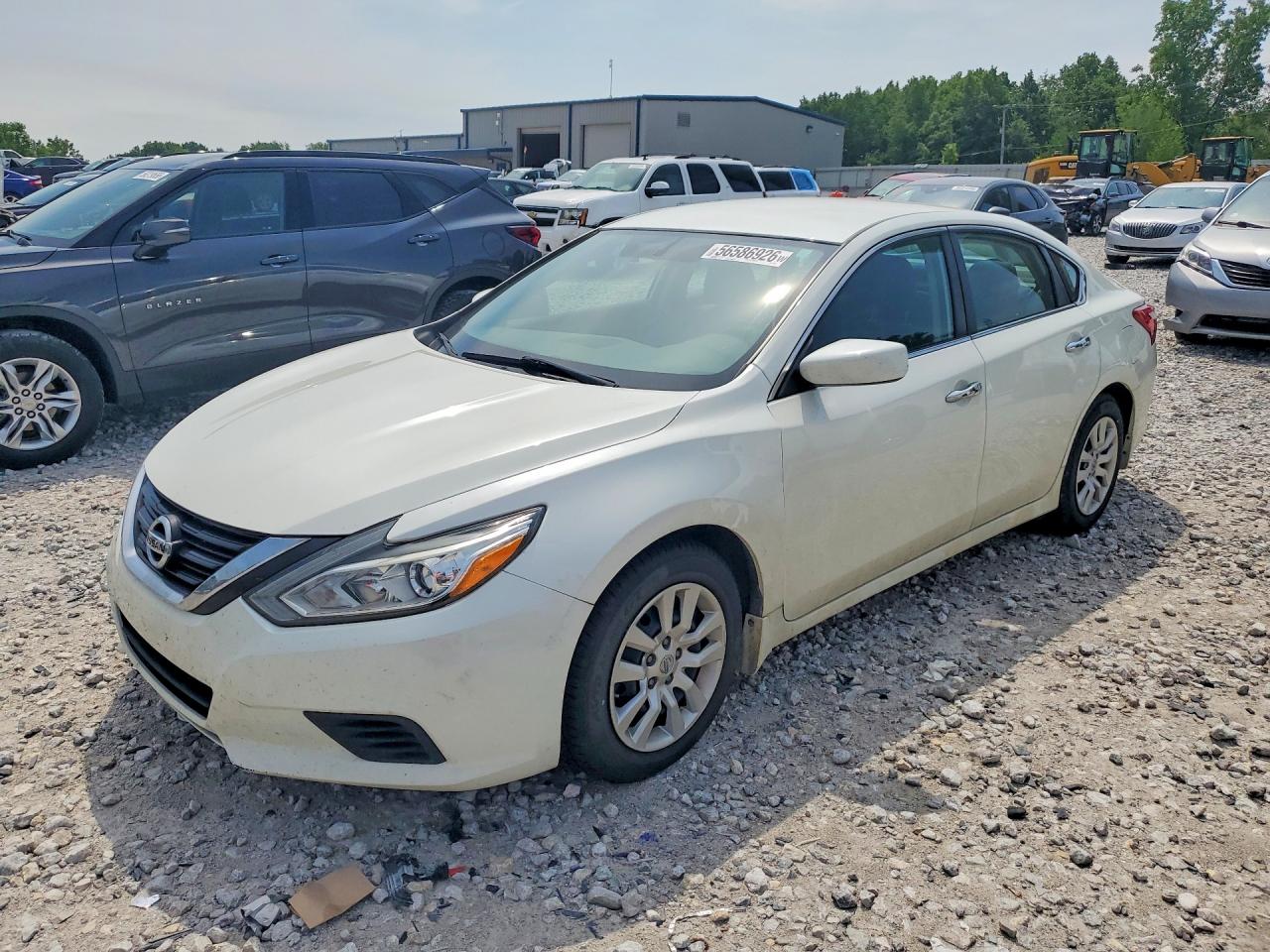 Salvage Nissan Altima Image