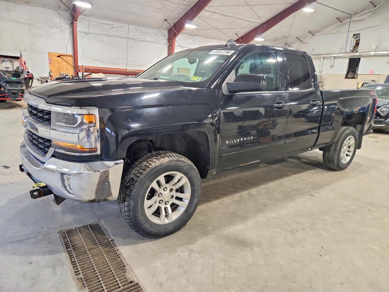 Salvage Chevrolet Silverado Image