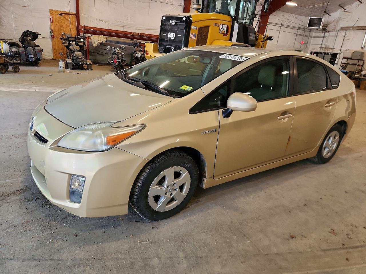 Salvage Toyota Prius Image