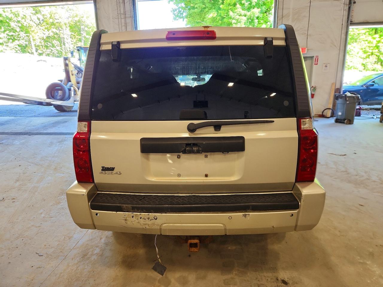 Jeep Commander Sport
