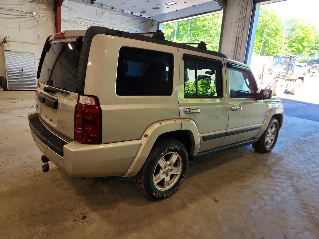 Jeep Commander Sport