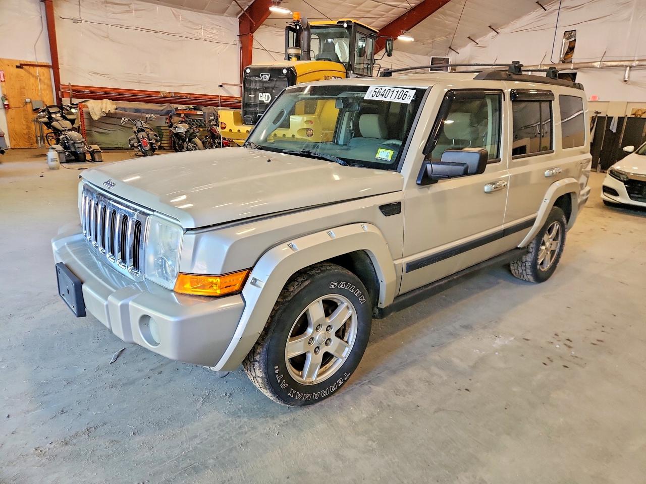 Salvage Jeep Commander Image