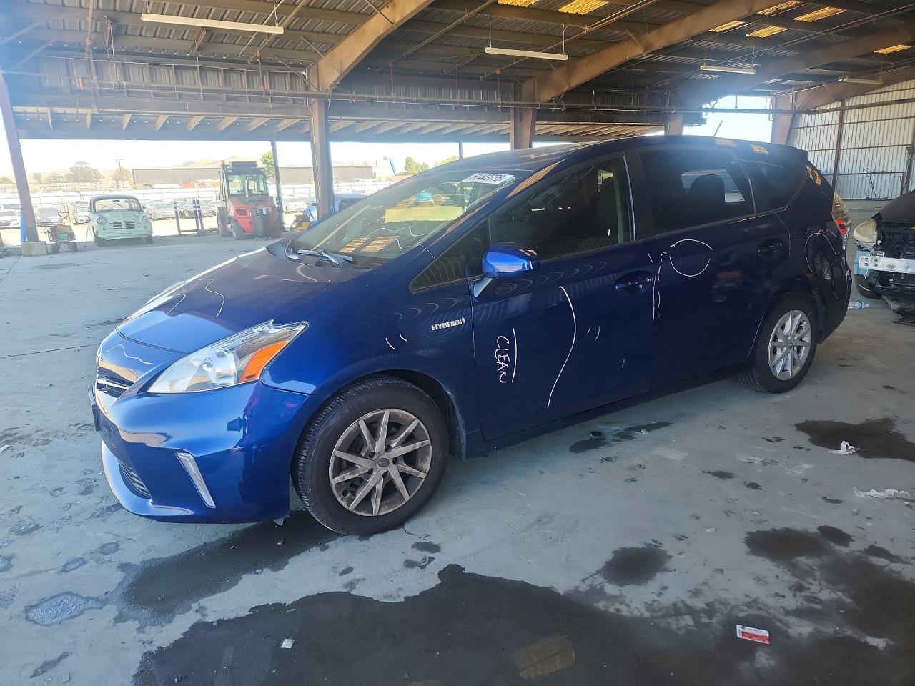 Salvage Toyota Prius Image