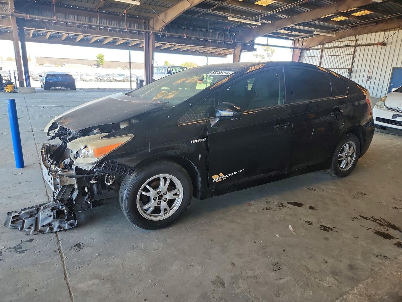 Salvage Toyota Prius Image