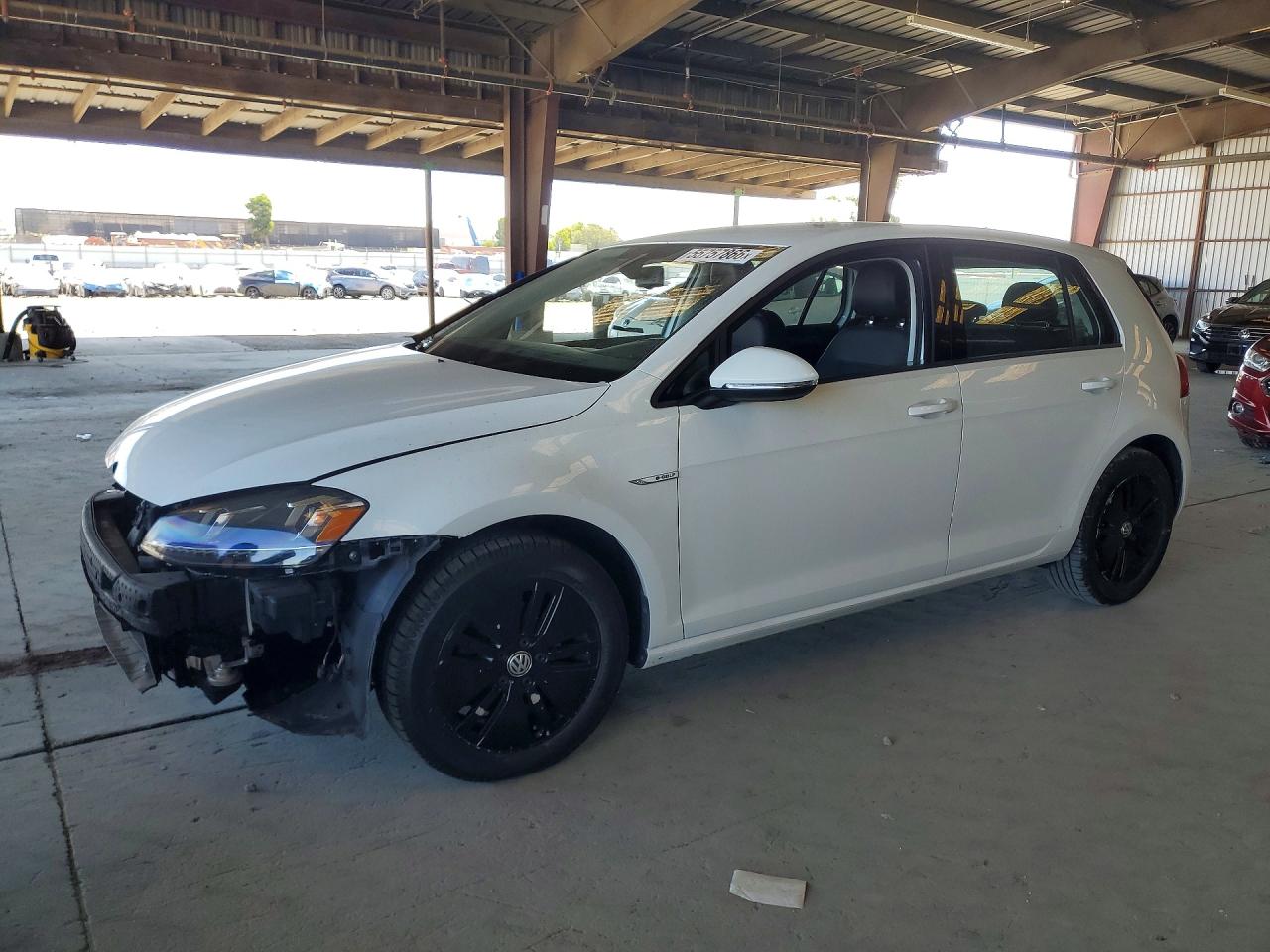 Salvage Volkswagen Golf Image