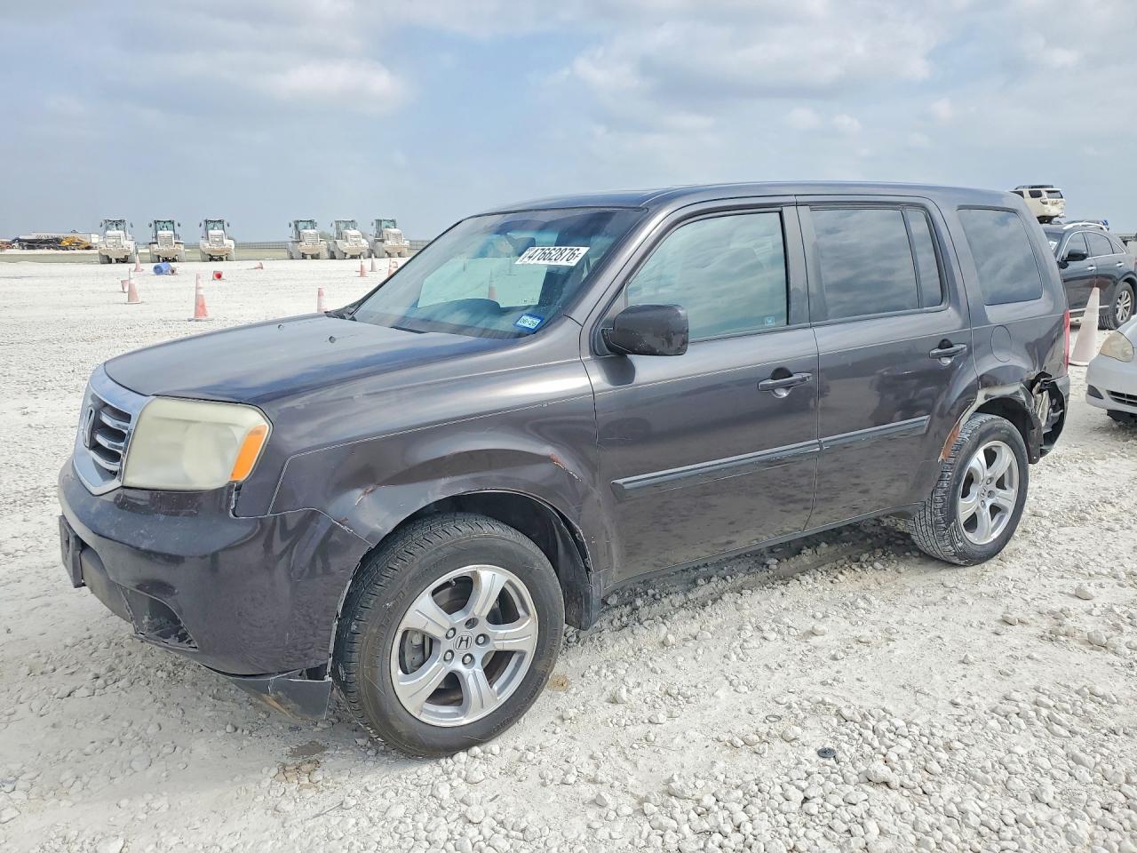 Salvage Honda Pilot Image