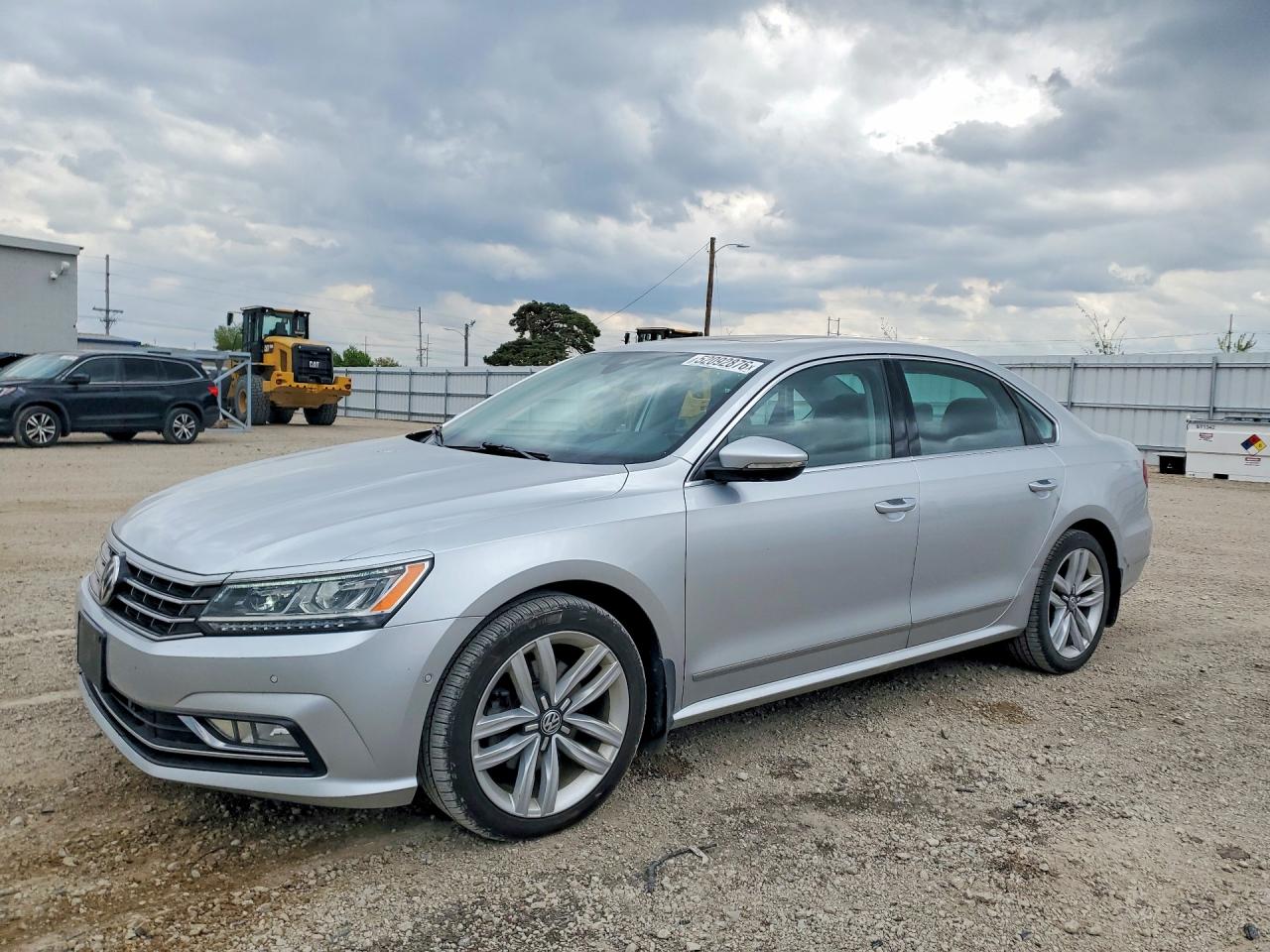 Salvage Volkswagen Passat Image