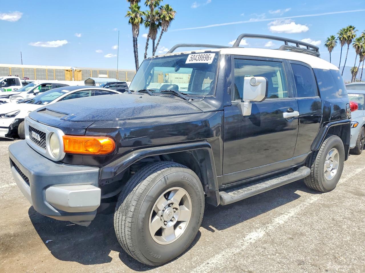 Salvage Toyota FJ Cruiser Image