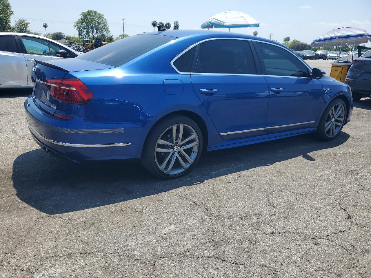 Volkswagen Passat R-line