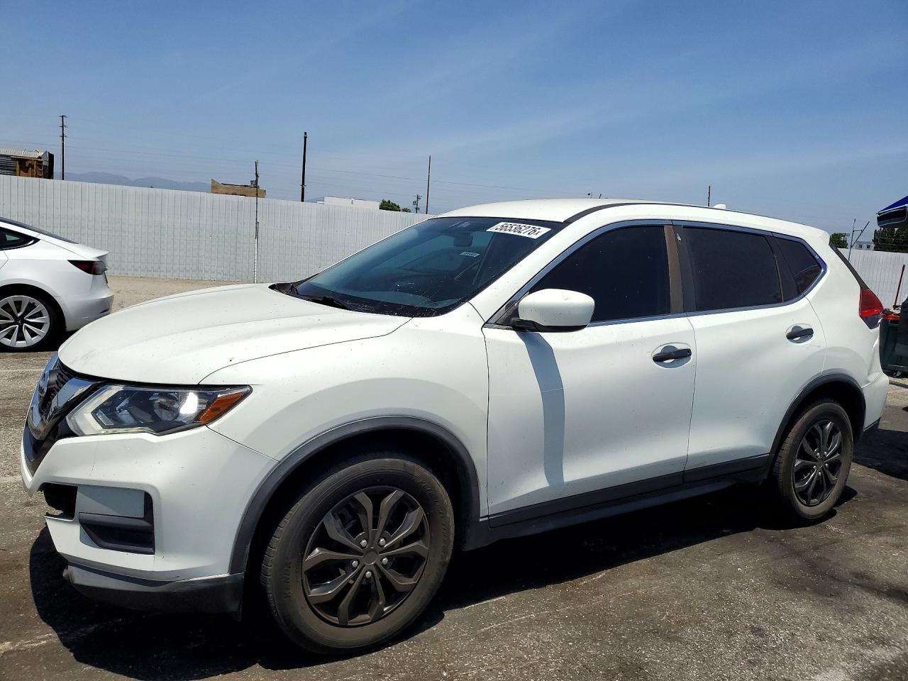 Salvage Nissan Rogue Image