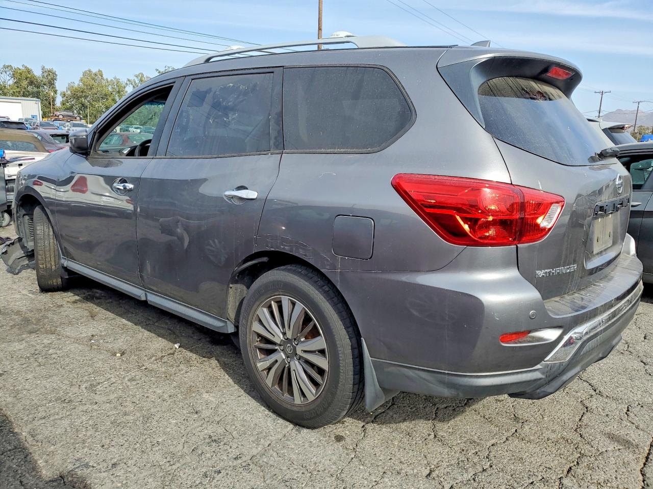 Nissan Pathfinder S