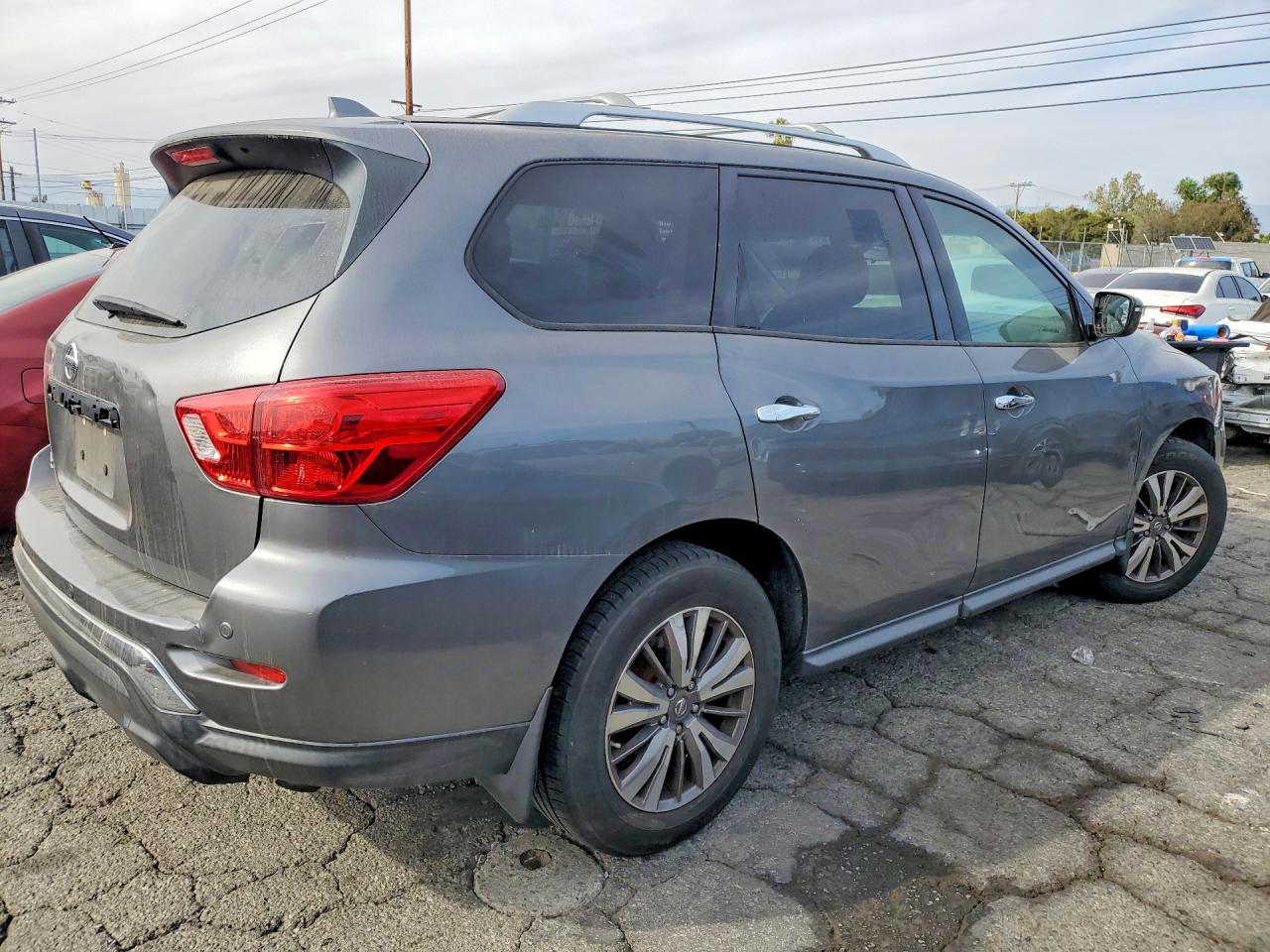 Nissan Pathfinder S