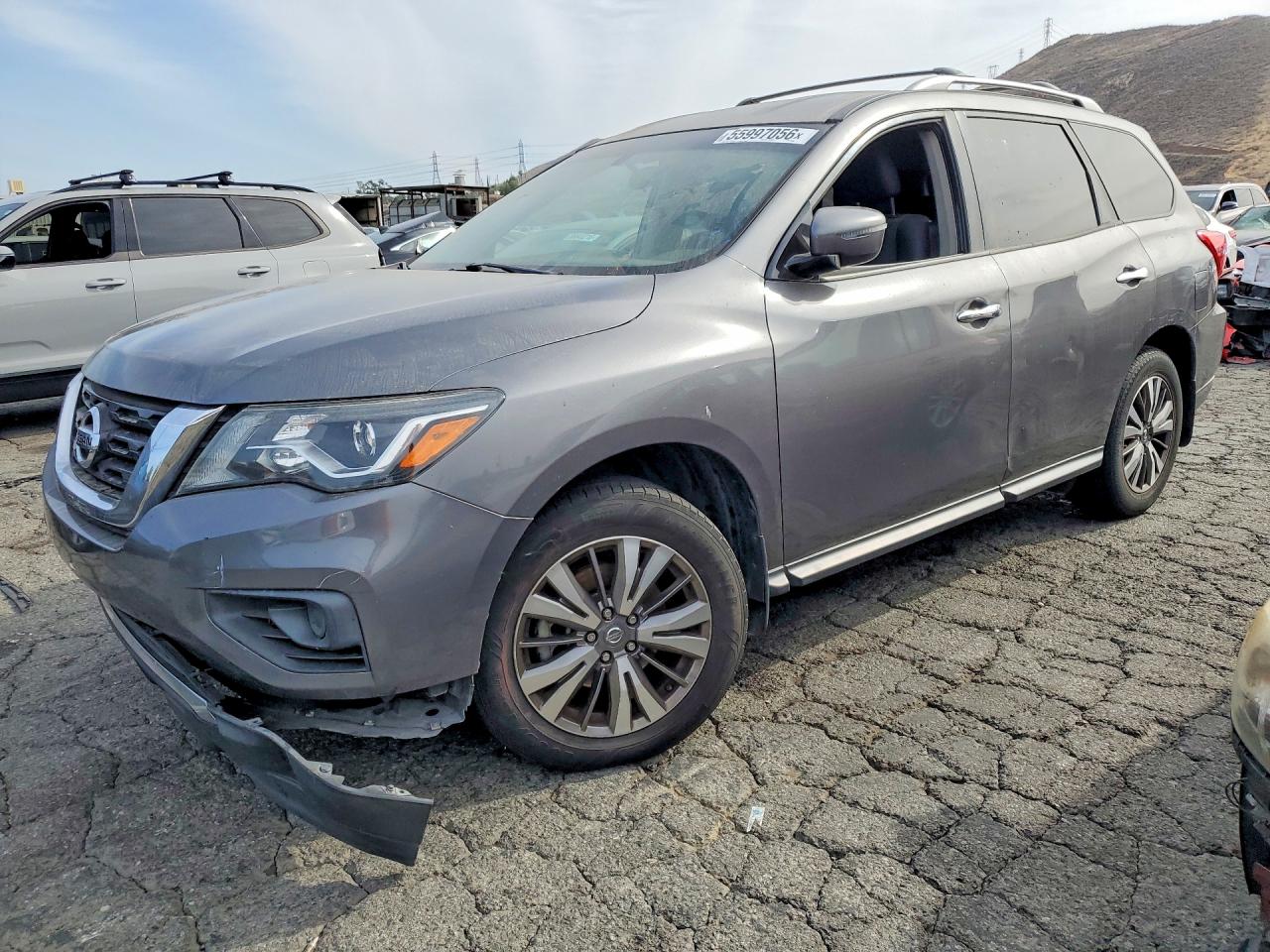 Salvage Nissan Pathfinder Image