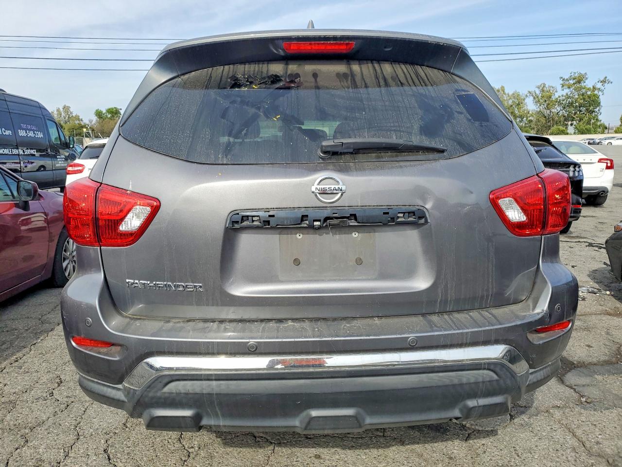 Nissan Pathfinder S