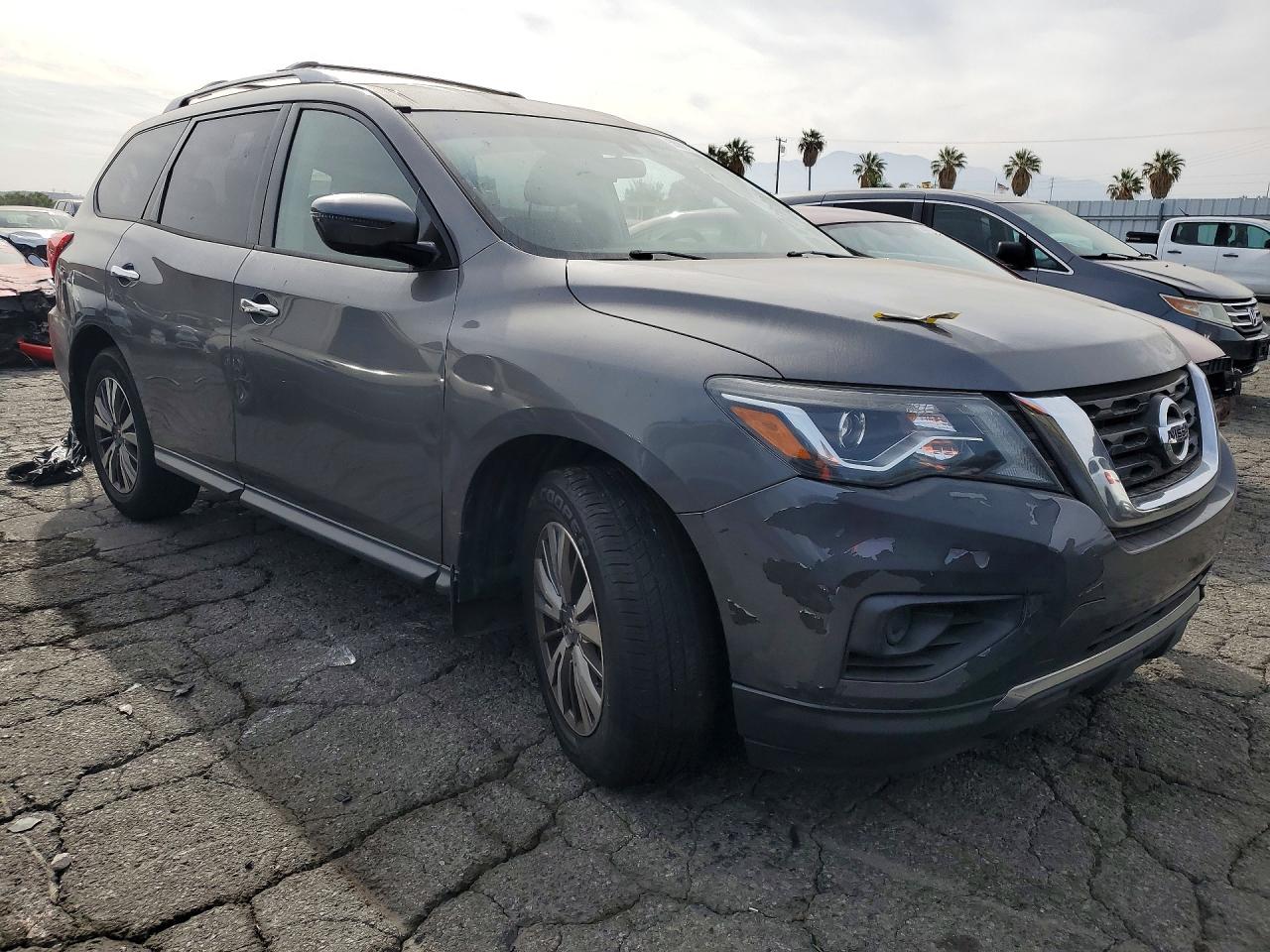 Nissan Pathfinder S