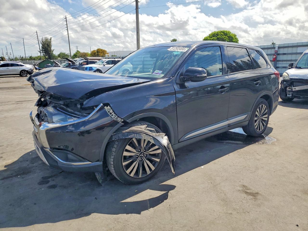 Salvage Mitsubishi Outlander Image