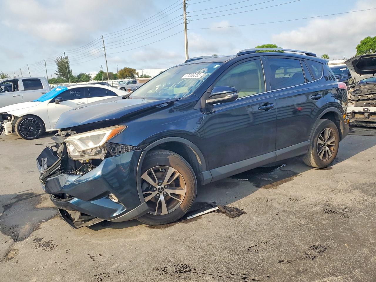 Salvage Toyota RAV4 Image